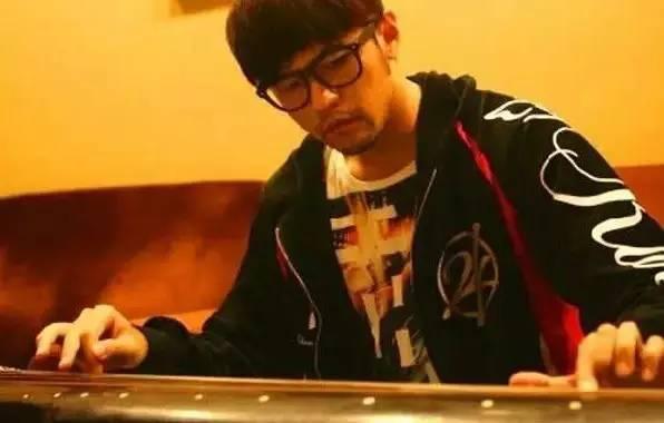 哪个明星会弹古琴,琴音绕梁——揭秘弹古琴的明星风采